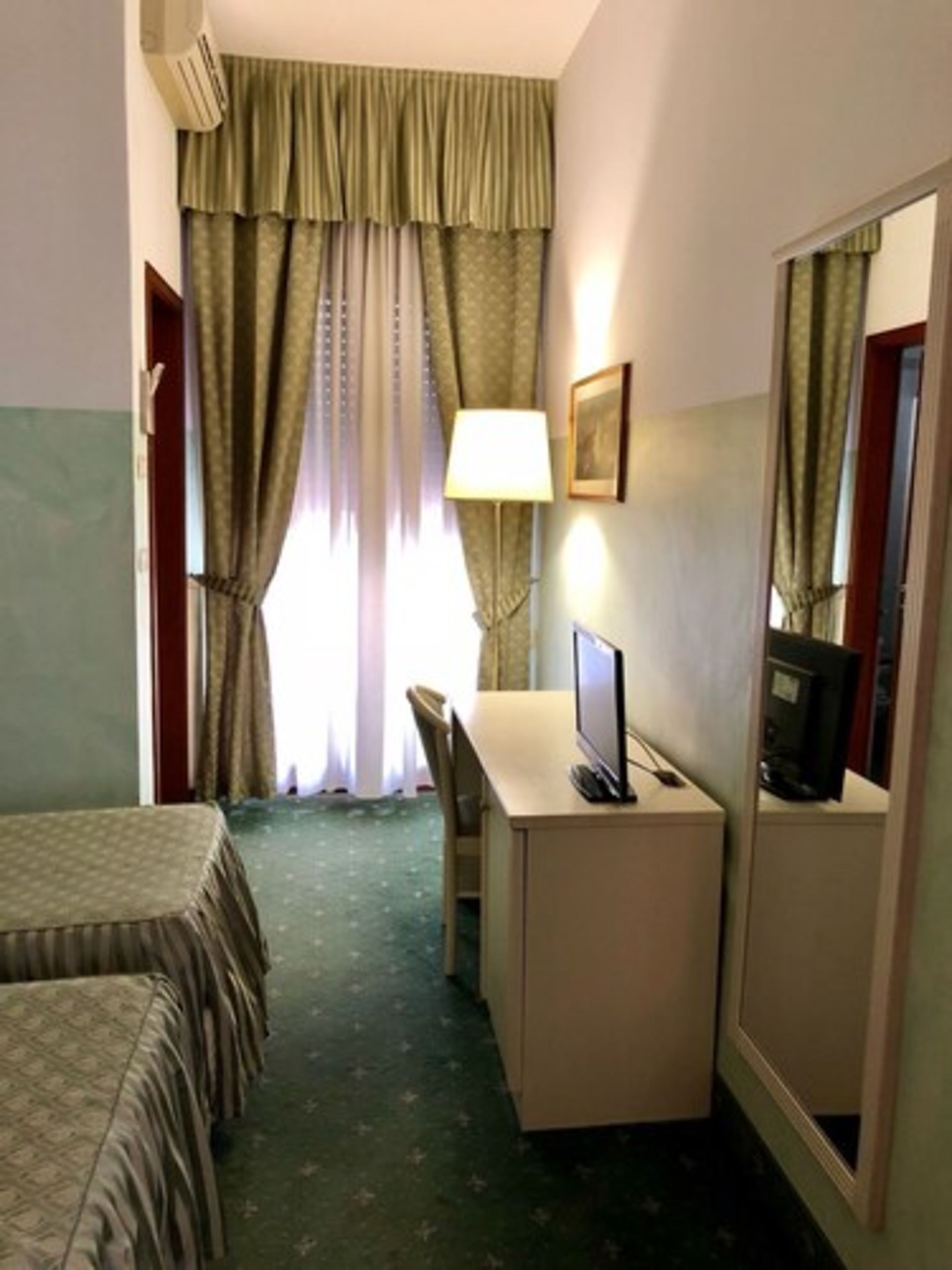 Ropa de cama de alta calidad y minibar 
