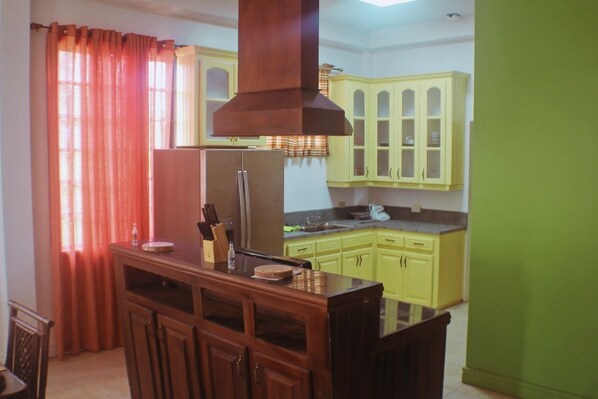 House (3 Bedrooms / 3 queen beds) | Private kitchen | Full-size fridge, microwave