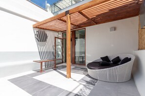 Doppelzimmer, Terrasse, Stadtblick | Terrasse/Patio