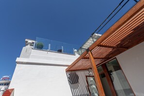 Camera doppia, terrazzo, vista città | Terrazza/patio