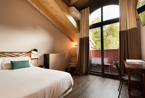 Double Room, Terrace | In-room safe, individually decorated, desk, laptop workspace - Hotel Sagarlore (Astigarraga)
