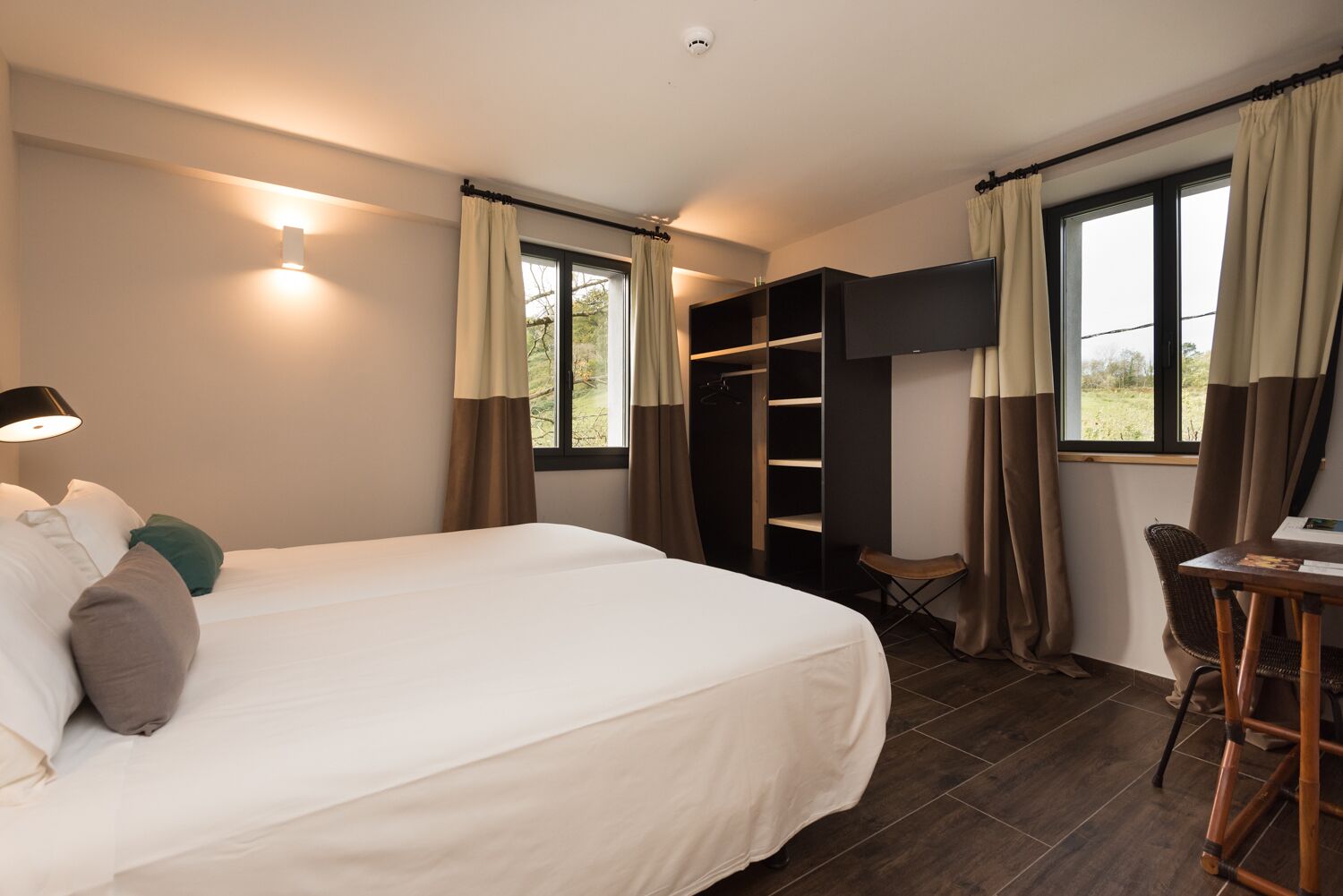 in-room safe, individually decorated, desk, laptop workspace