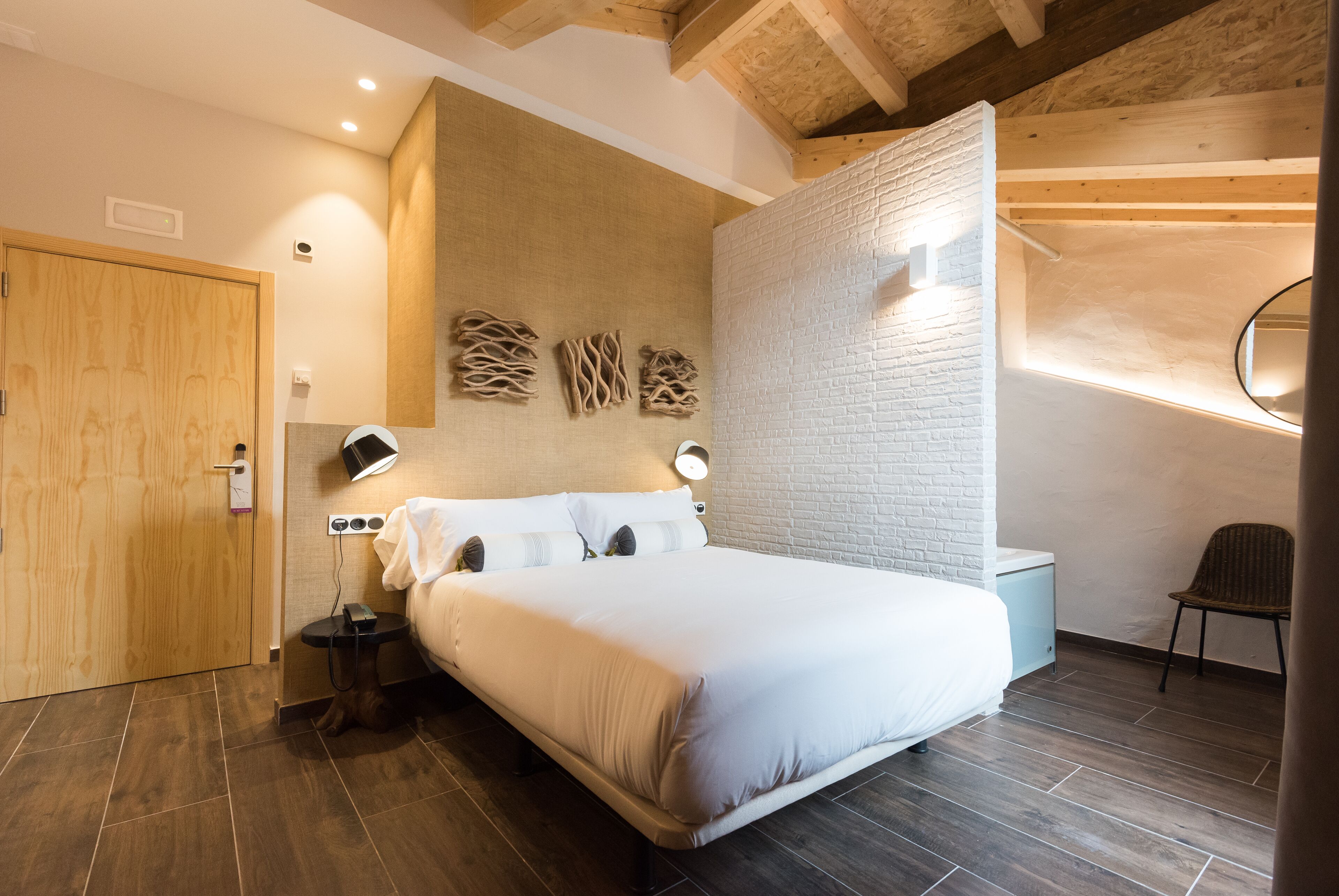 in-room safe, individually decorated, desk, laptop workspace