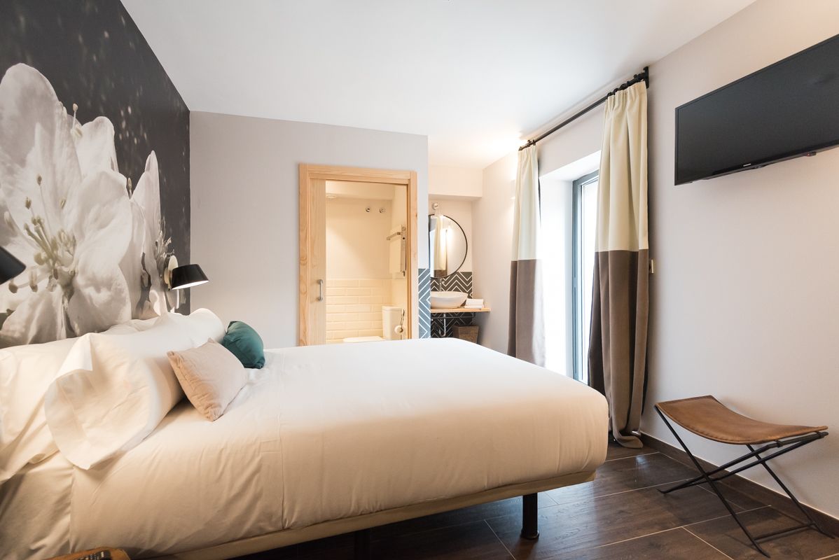 double room | in-room safe, individually decorated, desk, laptop workspace