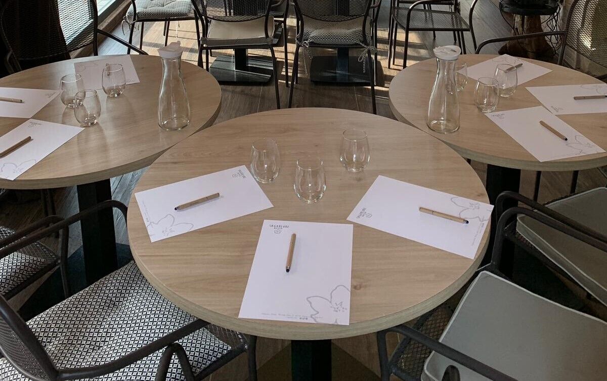 smart tv, books, heated floors