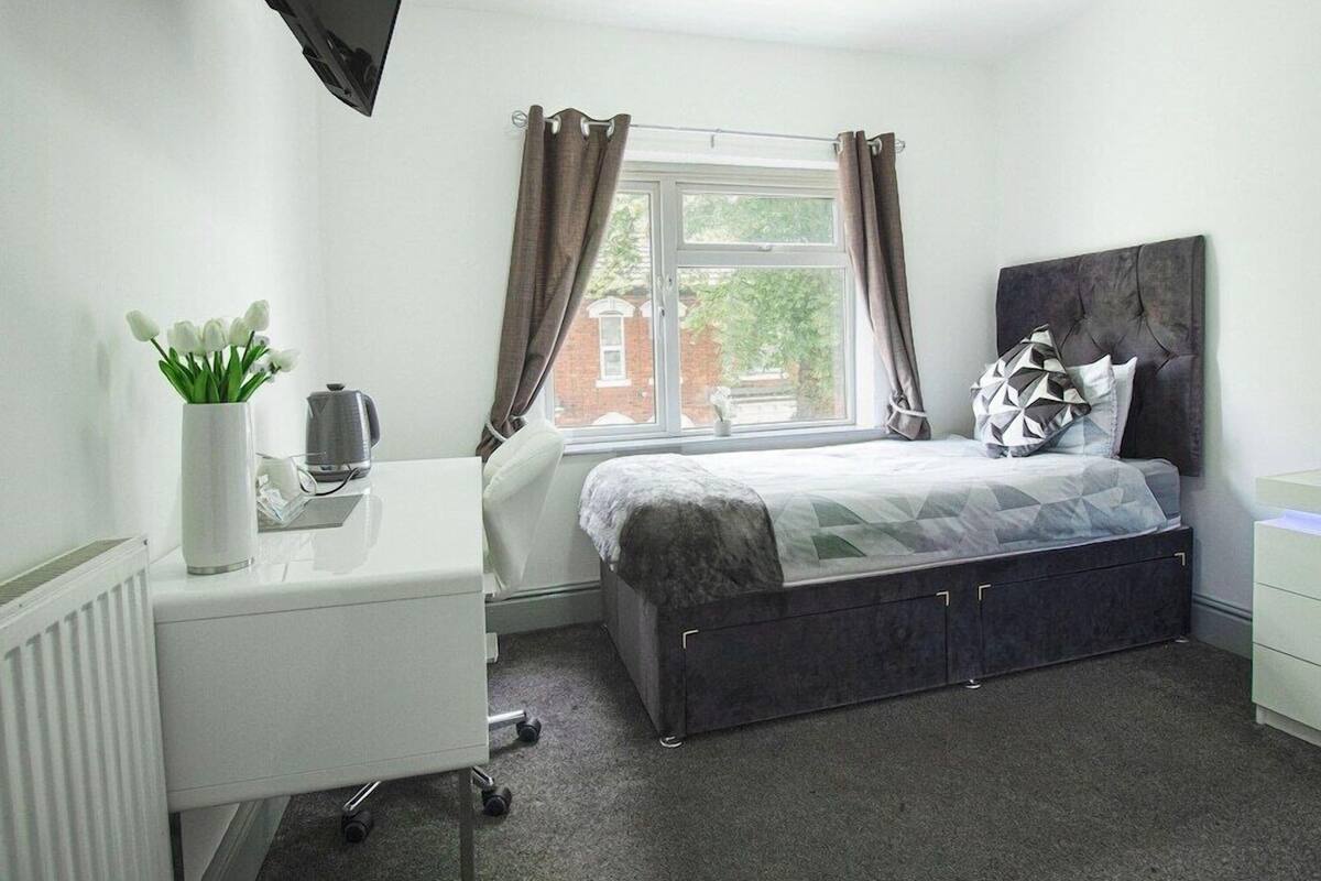 Standard Single Room | Desk, free WiFi, bed sheets