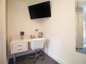 Deluxe Double Room, 1 Double Bed | Interior - OYO Hotel Clamart (Scunthorpe)