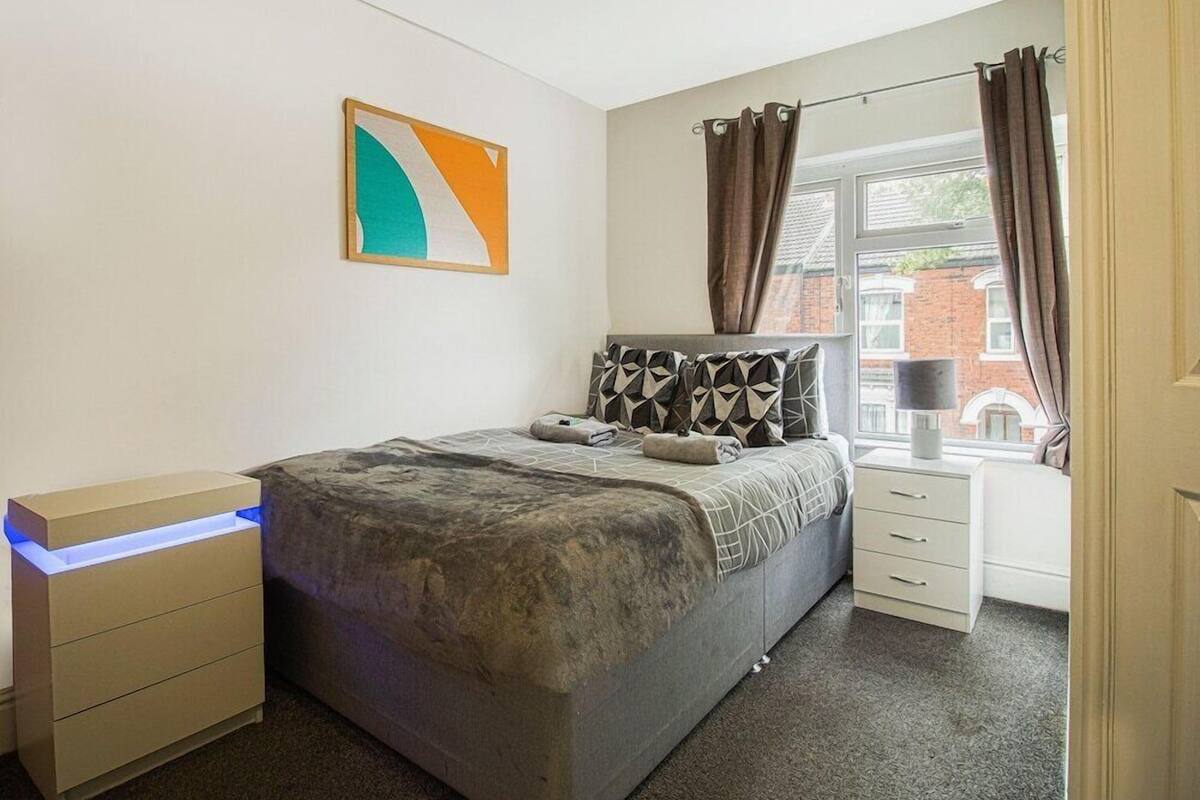 Deluxe Double Room | Desk, free WiFi, bed sheets