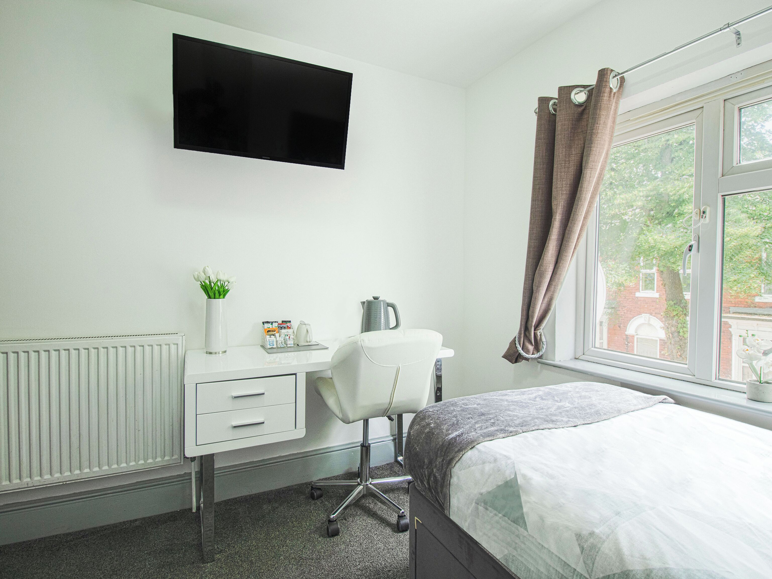 Desk, free WiFi, bed sheets