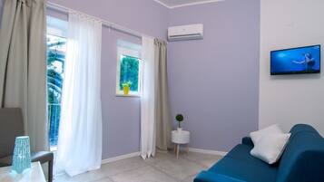 Junior Suite, Balcony | Premium bedding, minibar, desk, soundproofing