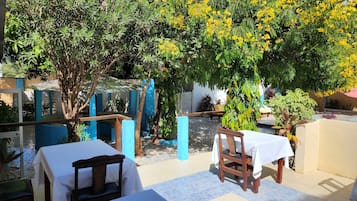 Spécialités Cuisine locale et internationale