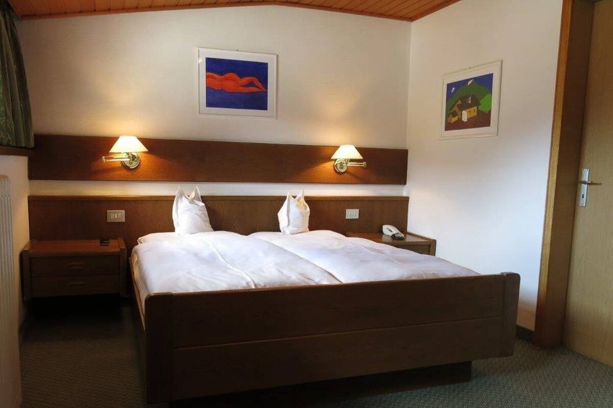 Phòng đôi Tiêu chuẩn | Bộ đồ giường kháng dị ứng, két bảo mật tại phòng, bàn 