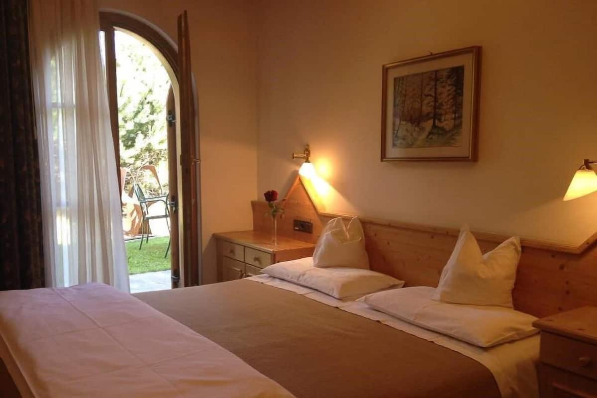 Superior Double or Twin Room | Hypo-allergenic bedding, in-room safe, desk, free WiFi