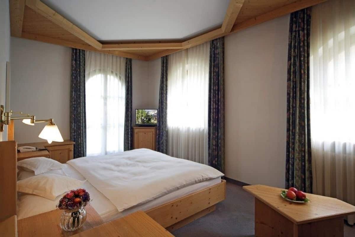 Superior Double or Twin Room | Hypo-allergenic bedding, in-room safe, desk, free WiFi