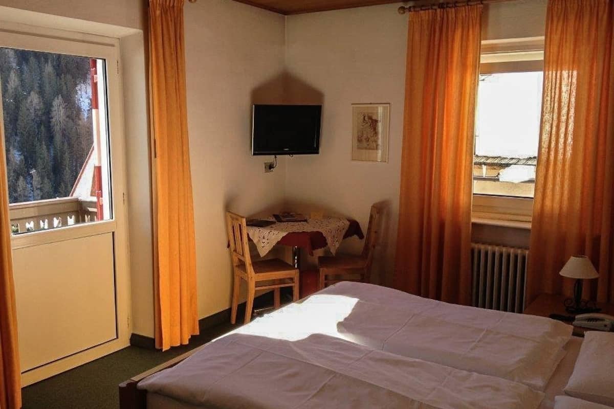 Comfort Double Room, Balcony | Hypo-allergenic bedding, in-room safe, desk, free WiFi