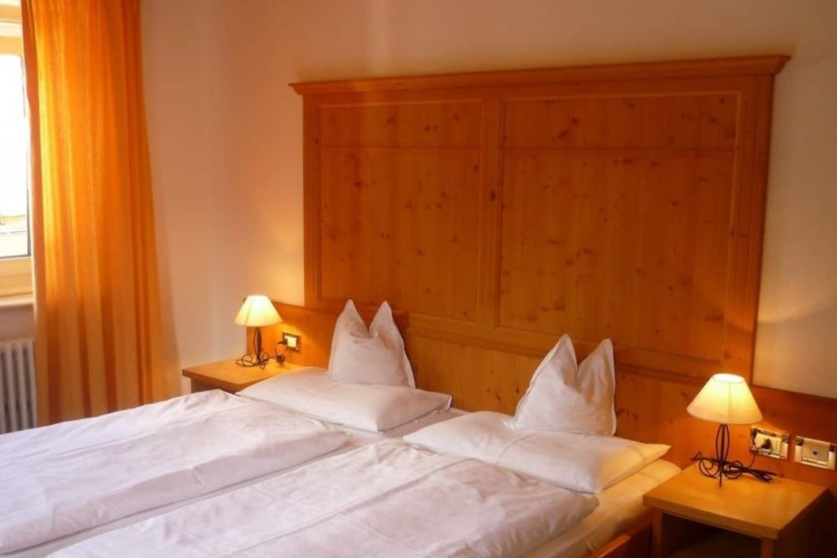 Standard Double Room | Hypo-allergenic bedding, in-room safe, desk, free WiFi