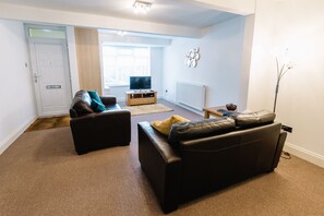 Comfort Bungalow, 1 Bedroom | Living area