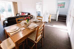 Comfort Apartment, 1 Bedroom | In-room dining