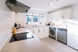 Departamento Confort, 1 habitación | Cocina privada | Refrigerador, microondas, cafetera y tetera y tetera eléctrica 