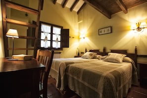 Bureau, rideaux occultants, chambres insonorisées