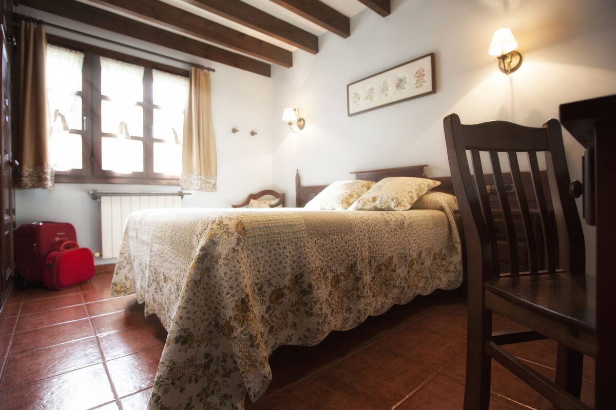 Double Room | Desk, blackout curtains, soundproofing, iron/ironing board (on request)