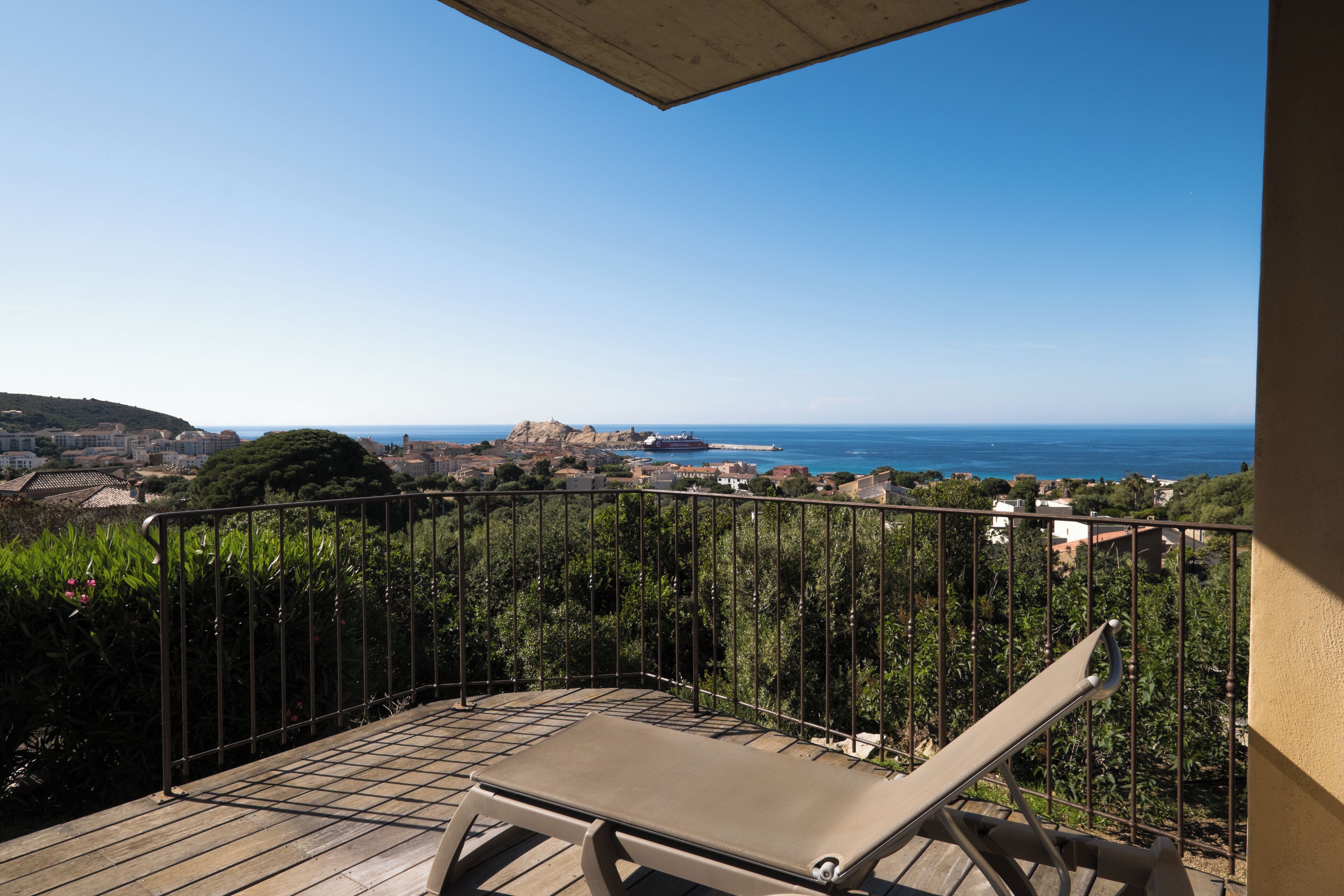 コンフォート ダブルルーム | ミニバー、セーフティボックス (室内)、デスク、ノートパソコン用作業スペース