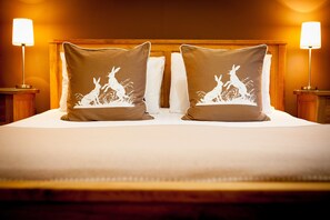 Large Standard Comfy (Room 7) | Desk, iron/ironing board, free WiFi, bed sheets