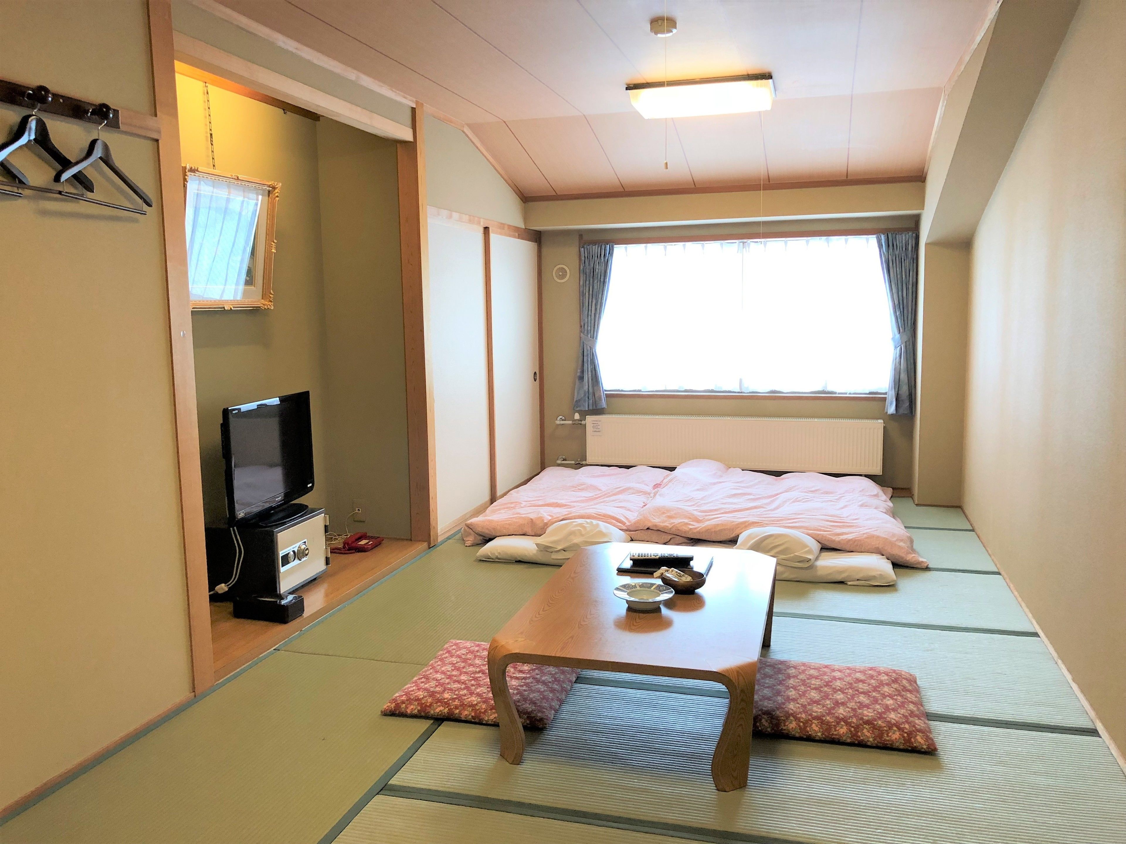 Traditional Room, Shared Bathroom | In-room safe, desk, blackout drapes, iron/ironing board