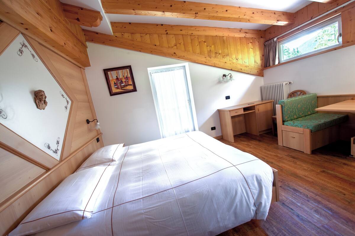 Superior Double Room | Premium bedding, down comforters, pillowtop beds, minibar