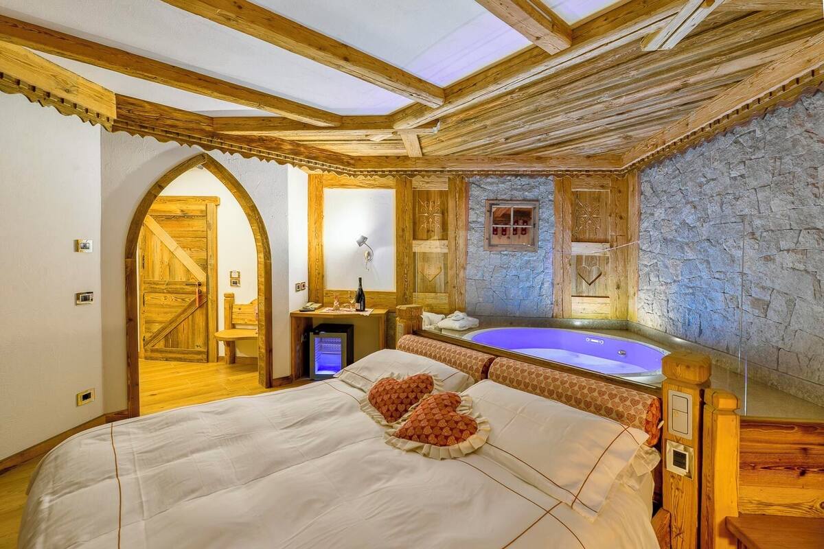 Luxury Double Room | Premium bedding, down comforters, pillowtop beds, minibar