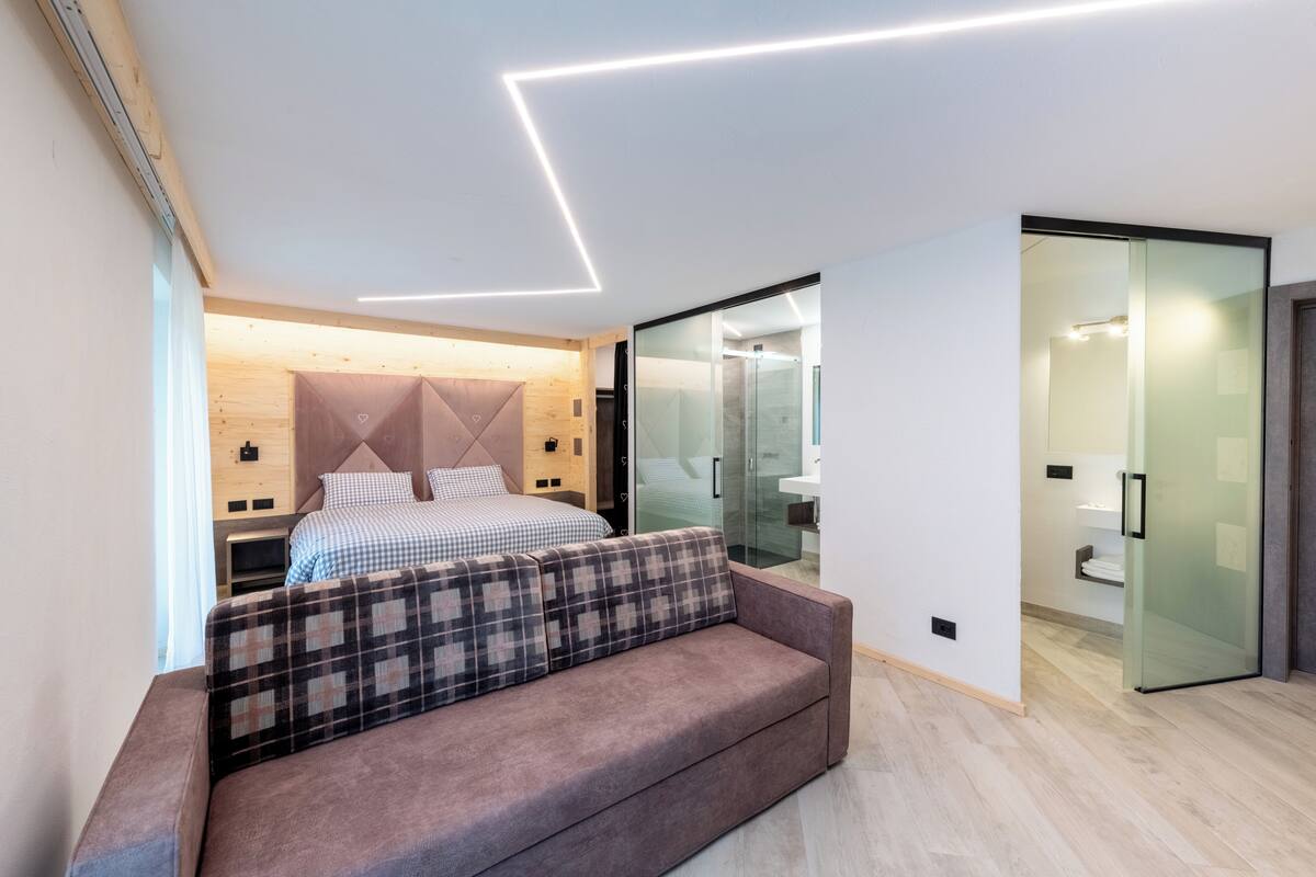 Premier Room, Mountain View | Premium bedding, down comforters, pillowtop beds, minibar
