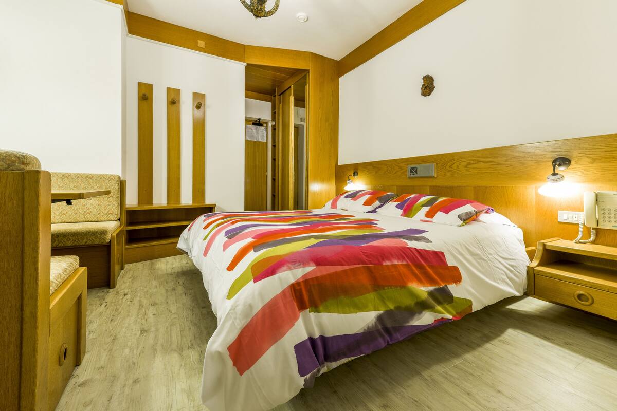 Economy Double Room, Non Smoking | Premium bedding, down comforters, pillowtop beds, minibar