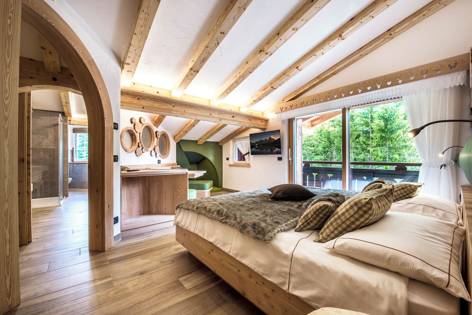 Premium bedding, down duvets, pillow-top beds, minibar