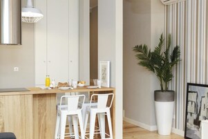 Deluxe Apartment, 1 Bedroom | Private kitchenette | Coffee/tea maker