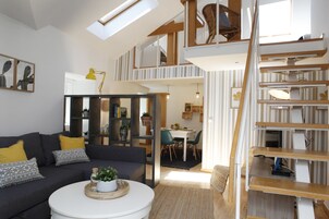 Penthouse | Living room | Flat-screen TV