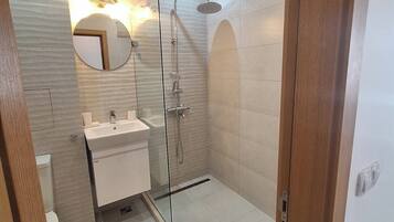 Superior Apartment, Multiple Beds, Park View | Bathroom | Shower, free toiletries, hair dryer, bathrobes