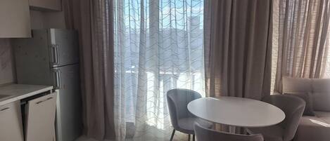 Superior Apartment, Multiple Beds, Park View | Living area