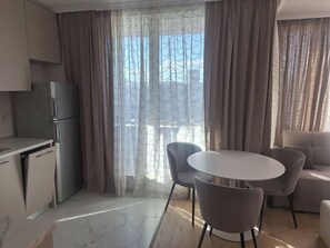 Superior Apartment, Multiple Beds, Park View | Living area
