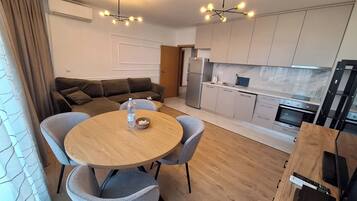 Family Suite, Multiple Beds, City View | Living area | Flat-screen TV