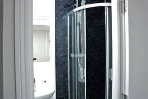 Shower kamar mandi