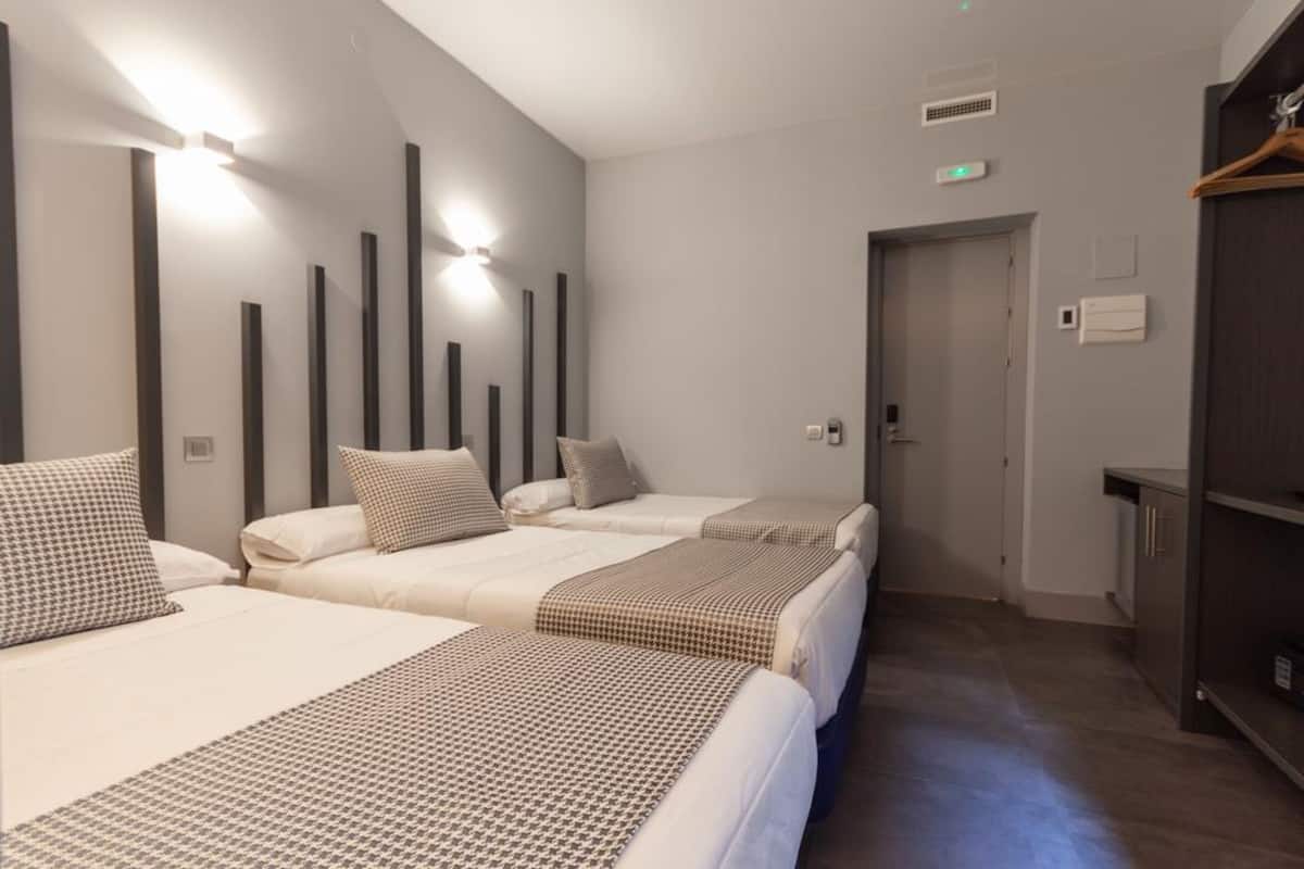 Triple Room, 3 Twin Beds | Minibar, in-room safe, soundproofing, free WiFi