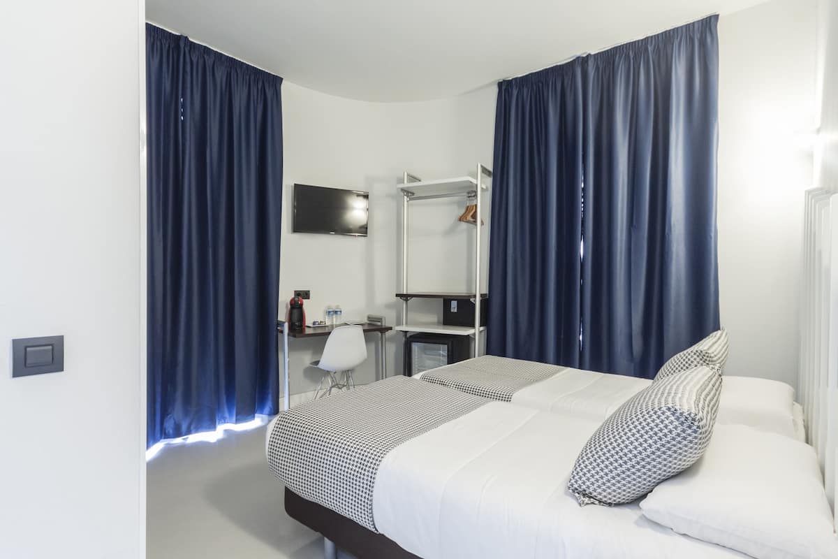 Double Room, 2 Twin Beds | Minibar, in-room safe, soundproofing, free WiFi