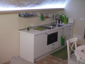 Deluxe Apartment, 1 Bedroom, Non Smoking | Private kitchen | Fridge, microwave, stovetop, coffee/tea maker - B&B La Grotta (Mesagne)