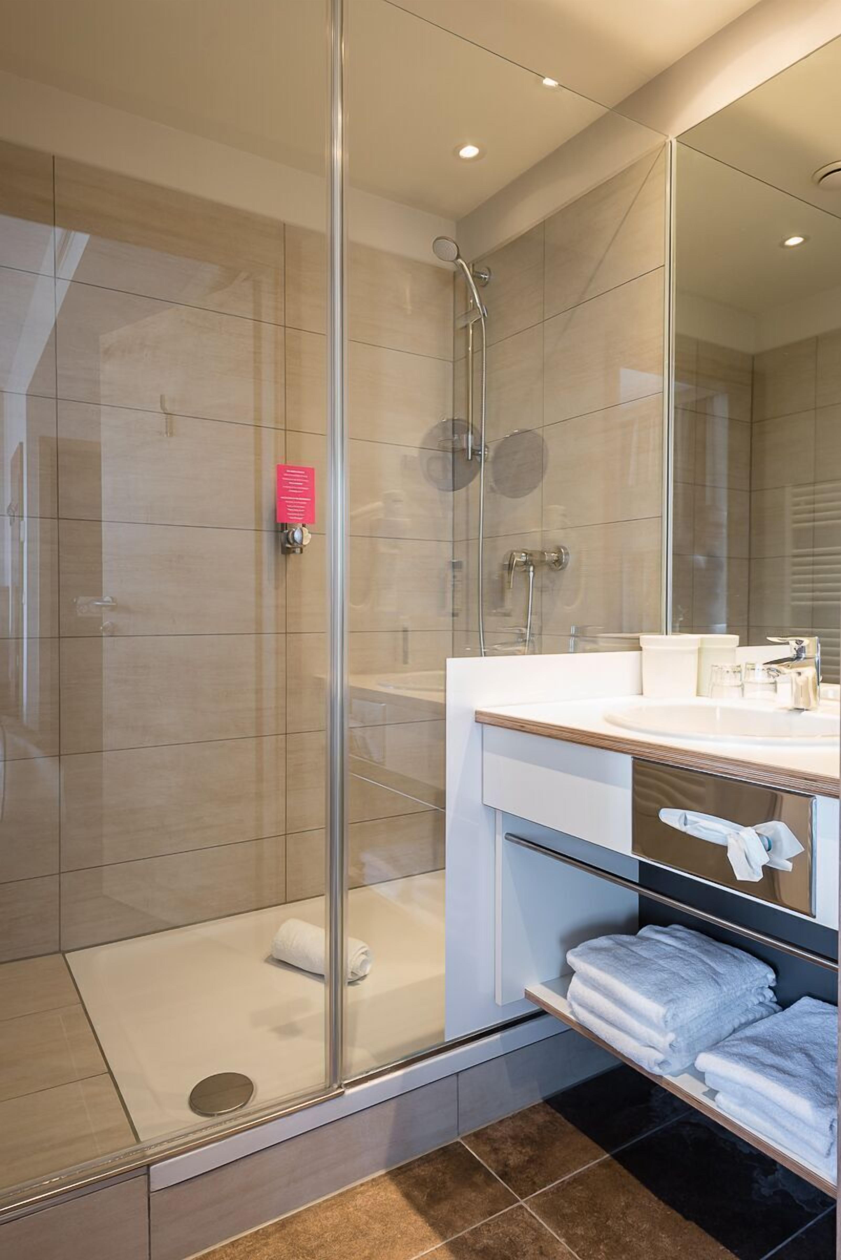 shower, free toiletries, hair dryer, towels