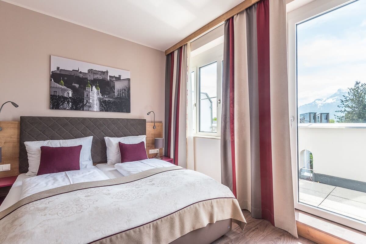 1 bedroom, premium bedding, in-room safe, desk