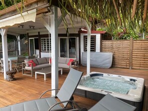 Familie-bungalow, 2 soverom, spabadekar, sjøutsikt | Terrasse/patio