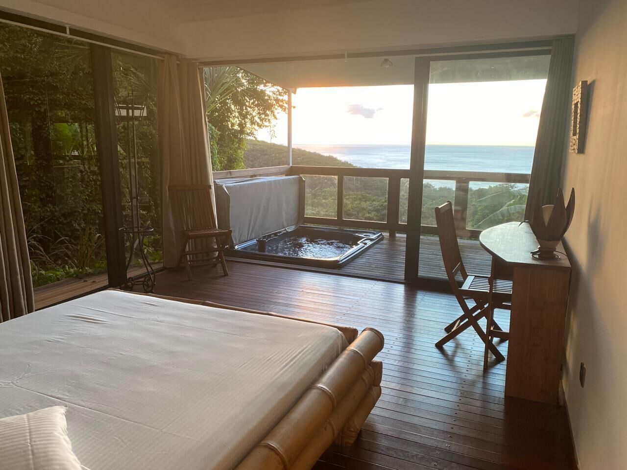 Bungalow familiar (Ensuite PMR Woch Nwe) | Ropa de cama de alta calidad, muebles diferentes y cortinas blackout 