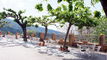 Khu ẩm thực ngoài trời