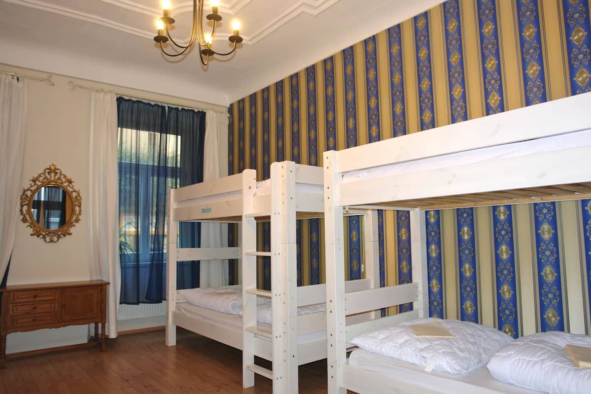 1 habitación, decoración personalizada y muebles diferentes