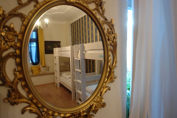 Dormitori compartit, dormitori mixt (6 bed dorm) | Detall de l'interior